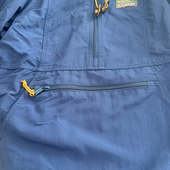 L.L Bean woman’s mountain classic Anorak packable coat - Picture 4 of 6
